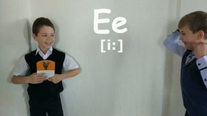 Английские гласные буквы - АЛФАВИТ с ребятами