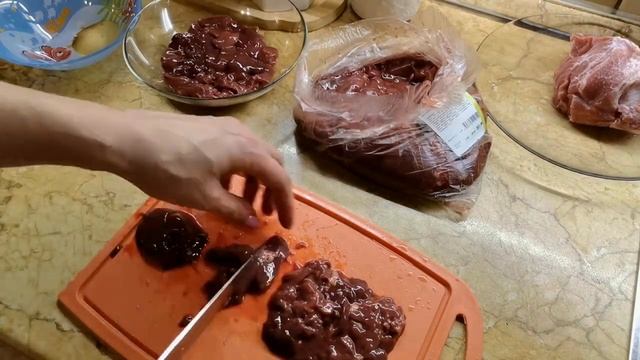 Уборка в спальне, уют в ванне.  Кабачки в духовке.  Продуктовая закупка.