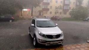 Крупный град в Республике Адыгея бьет машины.
