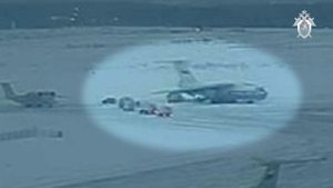 Появились кадры посадки украинских военнопленных в самолёт Ил-76