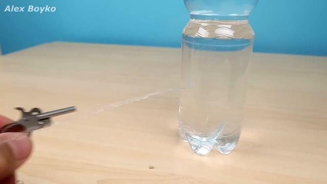 Новый Микро пистолет легко пробил пластиковую бутылку! alex boyko смотреть онлайн