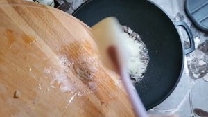 Как приготовить рис с томатной подливой?