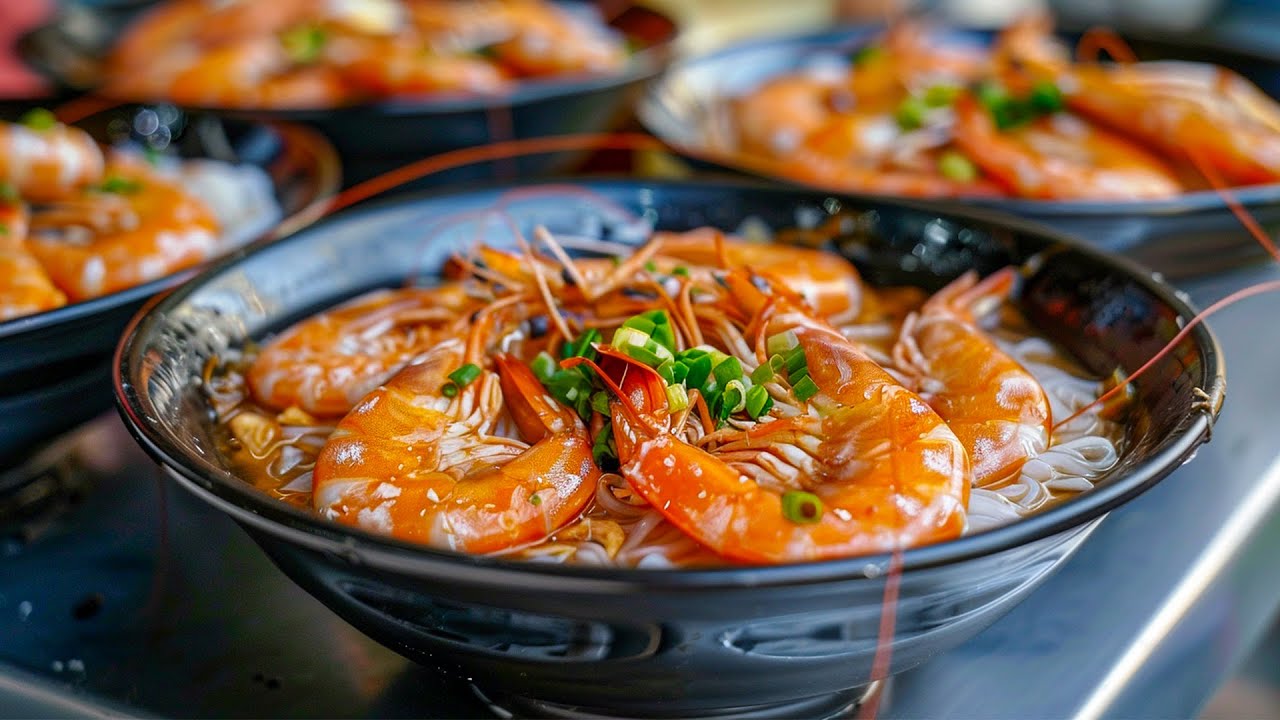 Самая популярная вьетнамская уличная еда 2024 года. Подборка. Удивительное мастерство вока.