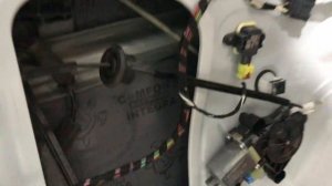 Porsche Macan шумоизоляция. Обзор заводской шумозащиты и установка шви материалов Комфортмат.