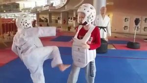 Тренировка ударов ногами у начинающих