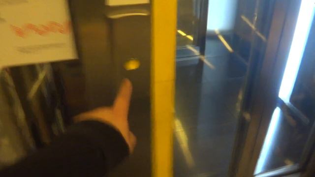 Лифт на станции метро БКЛ Деловой центр смотреть онлайн