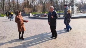 Листья жёлтые над городом кружатся Танцы в саду Шевченко Апрель 2021 Харьков