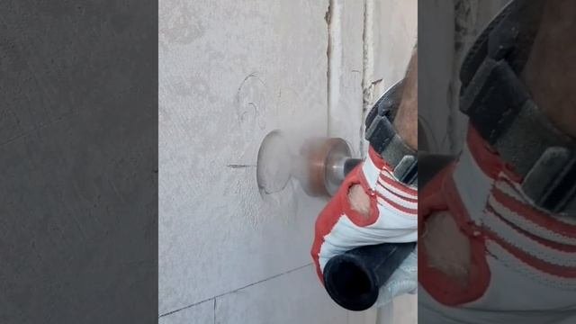 Просверлить отверстие под розетку