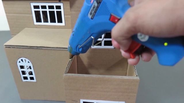 Как сделать красивый особняк из картона с садом и бассейном