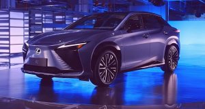 Обзор электромобиля Lexus RZ 2022 года: интерьер и экстерьер