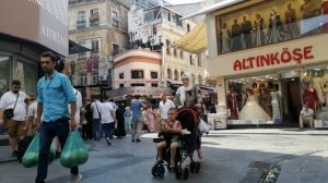 Обычная  улица Стамбула ,  июль 2021 года