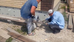 Обкладка утеплённого дома из газобетона облицовочным кирпичом.