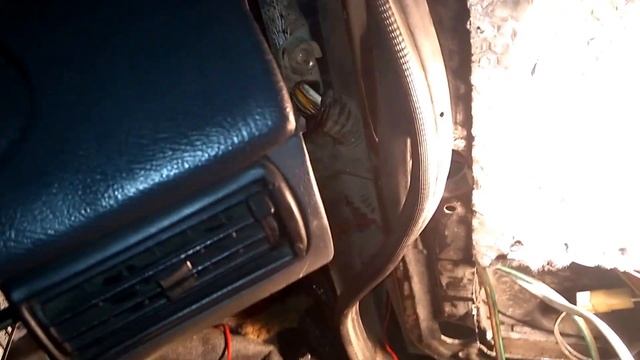 Протяжка проводов в передние двери ВАЗ 2114 смотреть онлайн