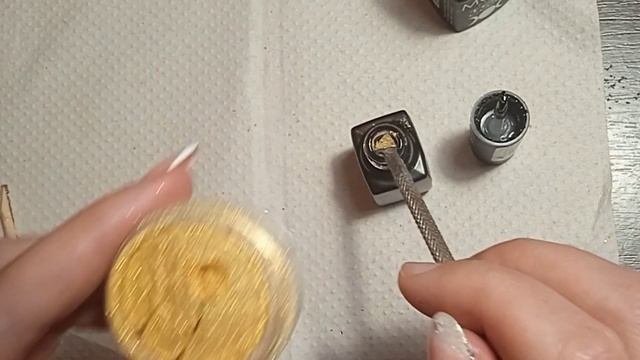 Экономим..Делаю топ для ногтей с шиммером, хлопьями юкки, поталью..