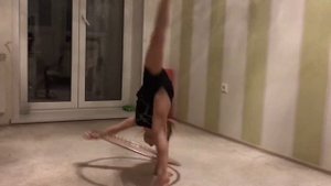 Художественная гимнастика с обручем