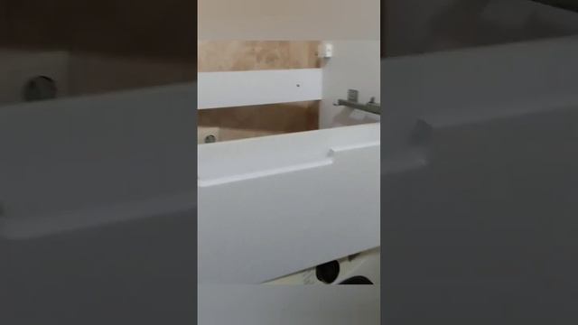 Как снять ящик с подвесной тумбы.