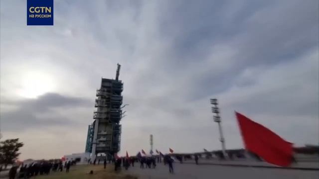 Космический корабль "Шэньчжоу-13" доставлен на космодром перед запуском