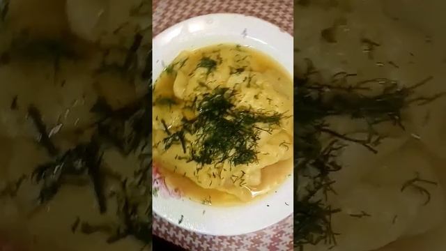 Вареники с картошкой в бульоне.