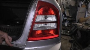 Как снять задний фонарь Skoda Octavia Tour A4 2000-2011 г.