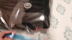 Хранение вещей в вакуумных пакетах.