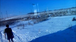 Парень в шортах зимой