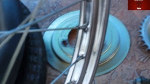 Мопед Рига-11. "Друг детства". Обслуживаем заднее колесо. Биение, подшипники.