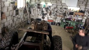 урал 4320,установка лебёдки,упал чуть не сломал ногу,8 часов мучений