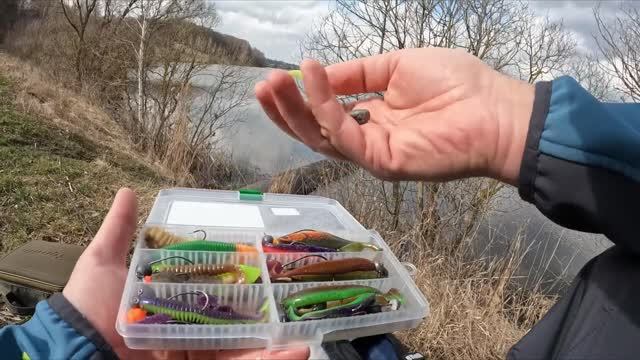 ВЕСЕННИЙ СУДАК! Береговая Рыбалка на спиннинг ранней весной. Ловля судака на спиннинг весной! смотреть онлайн