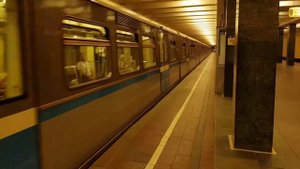 Московский метрополитен: Станция Щёлковская ( поезд в сторону центра).