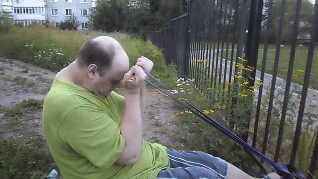 подъём на бицепс сидя