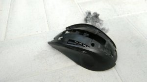 Очистить липкий софт тач пластик проще всего спиртом.