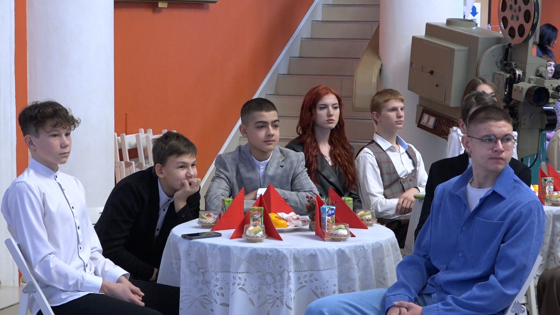 Сергей Златогорский провел новогодний прием талантливой молодежи смотреть онлайн