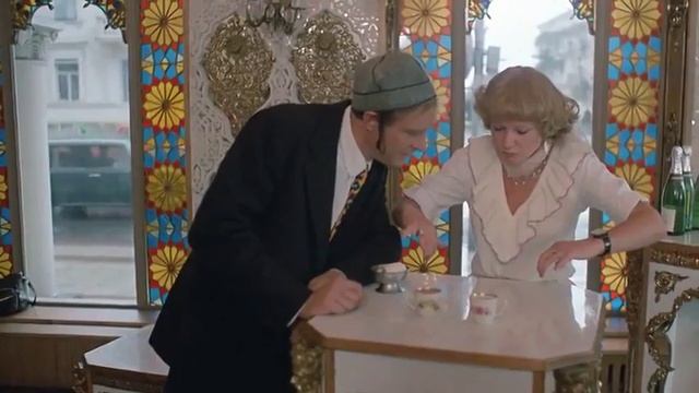 Как женщины примеряют обувь не своего размера 640x480 смотреть онлайн