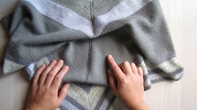 Связала шаль из остатков пряжи спицами. Вязание для начинающих.