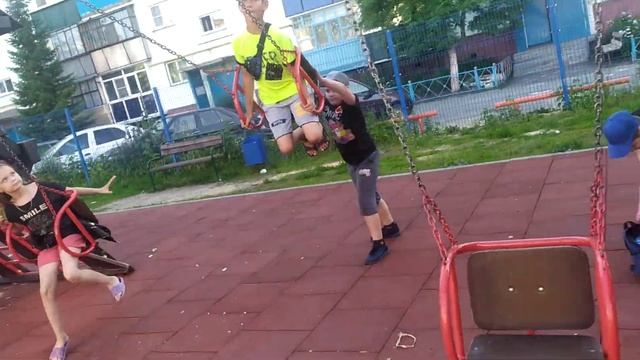 прыгаем с качелей смотреть онлайн