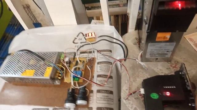 Торговый автомат на два канала на базе универсальной платы.