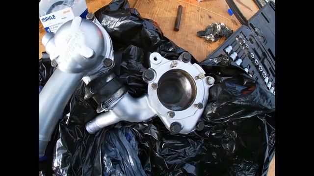 How Many Bolts Did I Break? Mercedes W123 Water Pump/Thermostat/Gaskets ( W126, W116, W115) смотреть онлайн