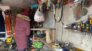 ПРИБОРКА В ГАРАЖЕ / ВЫКИНУЛ ПОЛ ГАРАЖА МУСОРА