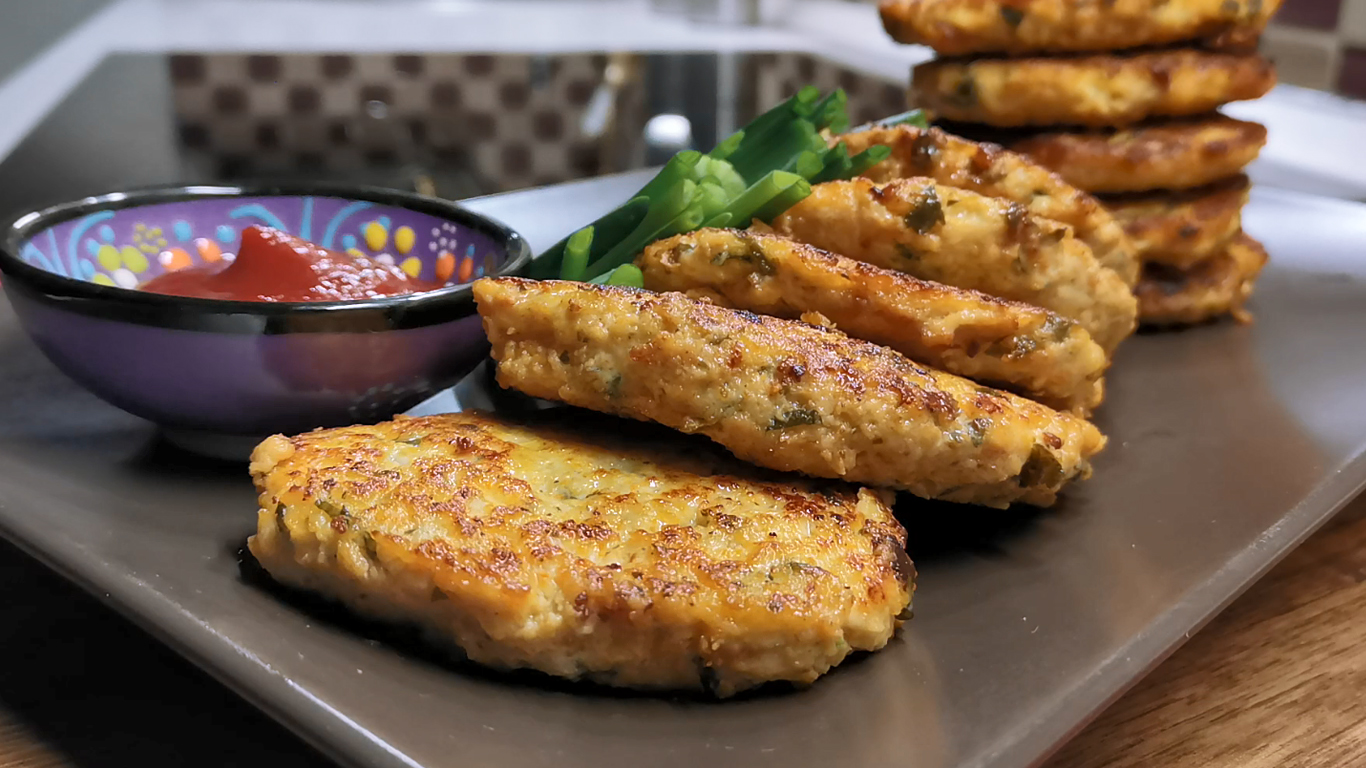 Гора вкуснятины из одной куриной грудки! Сочнее и дешевле чем котлеты, КУРИНЫЕ ОЛАДЬИ с овощами
.mp4