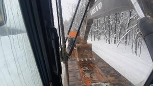 Как правильно заезжать на трал на экскаваторе.Видео урок