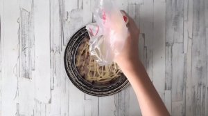 КАК ПРИГОТОВИТЬ САЛАТ С КОПЧЕНОЙ ГРУДКОЙ, АНАНАСАМИ И СЫРОМ? Слоеный салат с копченой курицей