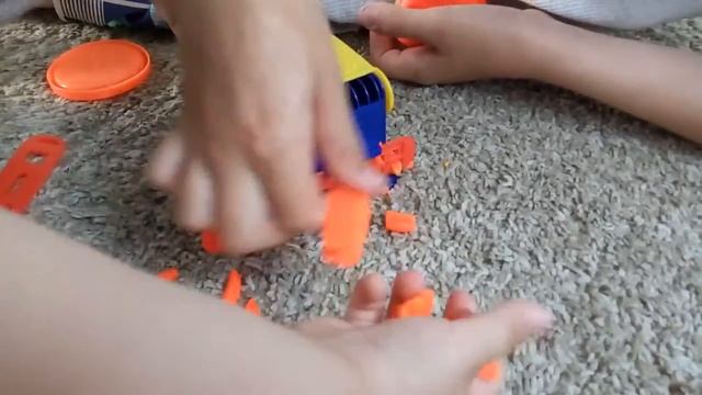 Каролина и Филип лепка из пластилина Плей До (play doh)!!! смотреть онлайн