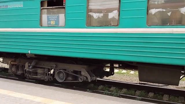 Прибытие поезда Алматы - Костанай на вокзал Караганды #караганда #вокзал #прибытиепоезда