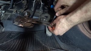 ФИКСАТОР ПЕДАЛИ АКСЕЛЕРАТОРА .  Регулировки оборотов двигателя.