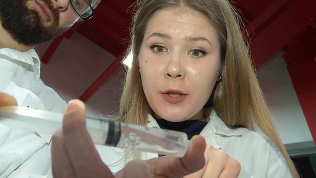 Эксперименты: кипятим воду в шприце смотреть онлайн