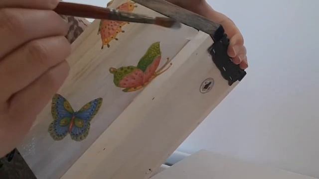 How to Decorate a Wood Birdhouse | Nesting Box with Paper Napkin Decoupage and PVA Glue | Video смотреть онлайн