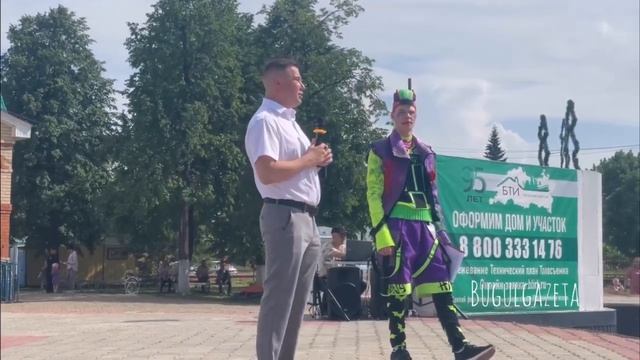 В Бугульме для детей сотрудников МВД провели настоящий праздник с конкурсами и супер подарками смотреть онлайн