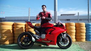2020 Ducati Panigale V2 First Ride Review | Ultimate Motorcycling