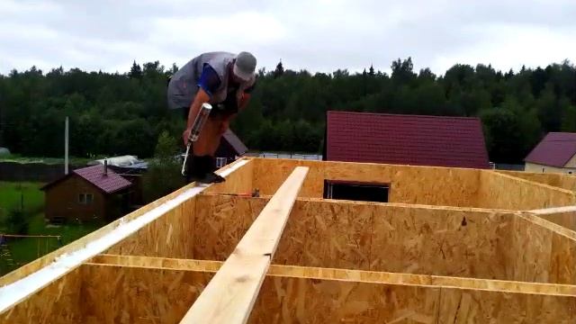 Каждый день! работа монтажников, дом из сип панелей. смотреть онлайн