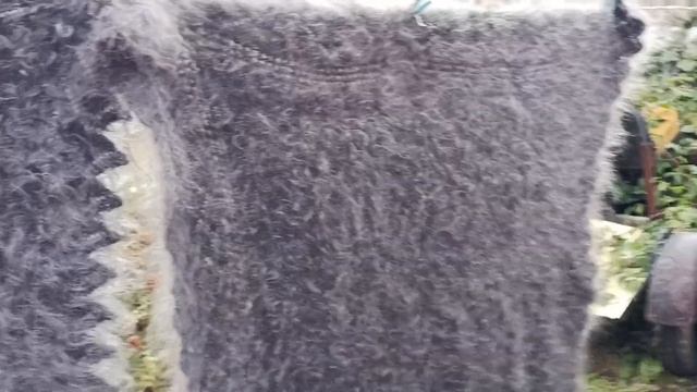 Светло-серые пуховые платки с большим количеством пуха. Тяжеловесные.С красивым богатым пухом. смотреть онлайн